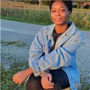 Ragazza di 22 anni appassionata di inglese offre lezioni a studenti in difficoltà